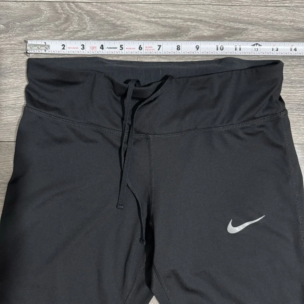 Nike Dri Fit‎ Size Medium Cropped Stretchy Leggings Womens Athletic Drawnstring